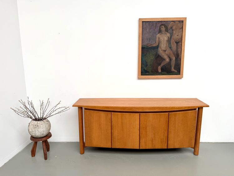 Credenza dalle linee sinuose della Maison Regain in olmo massiccio, 1970