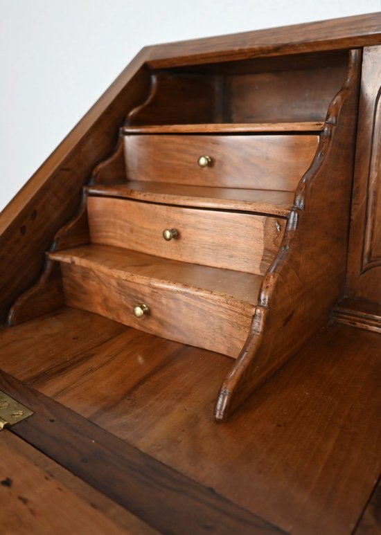 Commode Scriban en Noyer, époque Louis XV – Fin XVIIIe