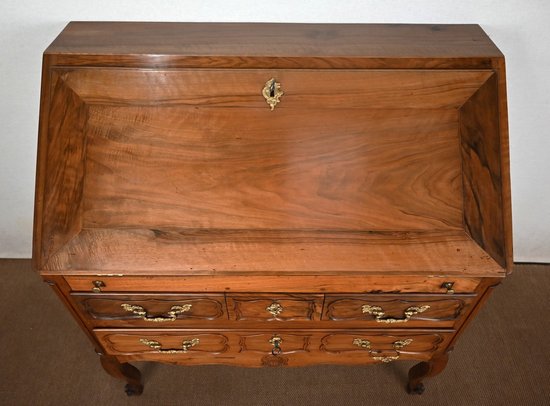 Commode Scriban en Noyer, époque Louis XV – Fin XVIIIe