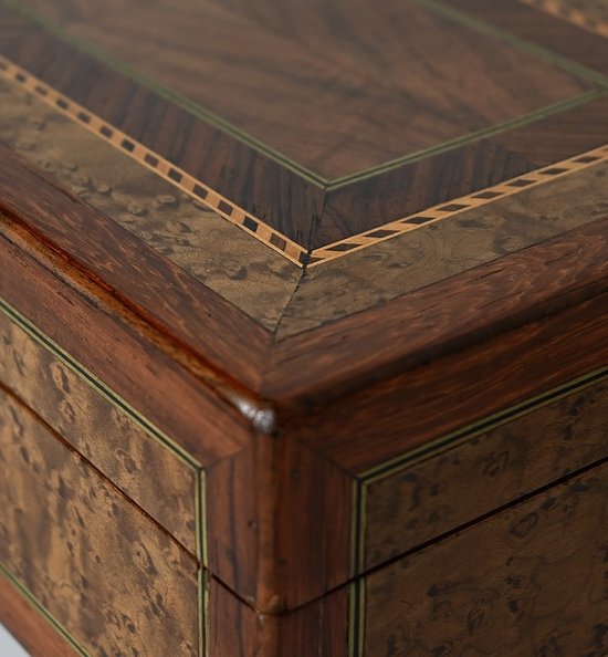 Box in marquetry of various woods - Early 20th century