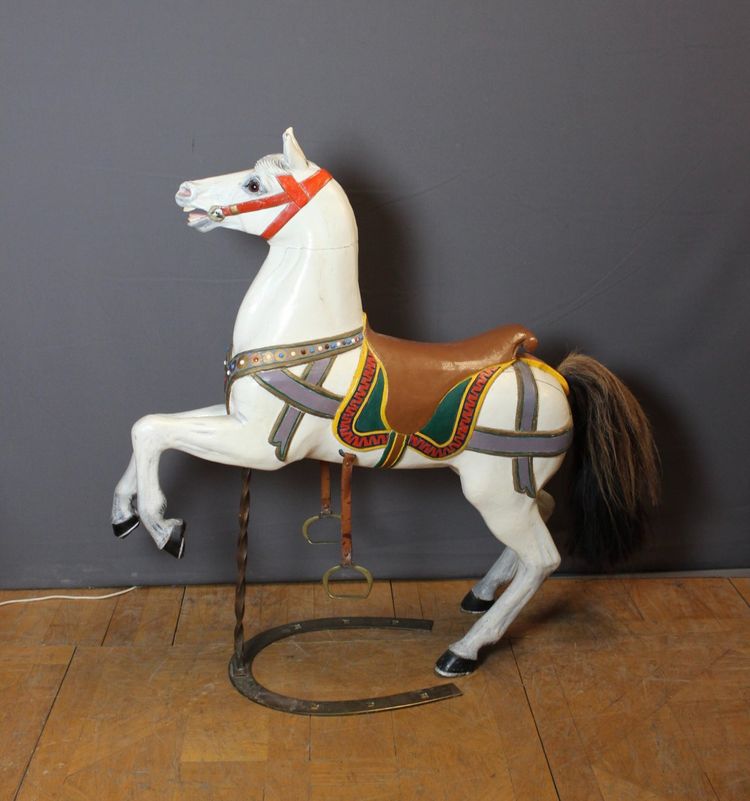 Cheval de Manège en Bois Sculpté vers 1900