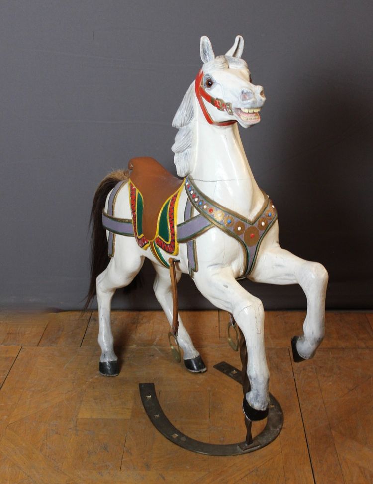 Cheval de Manège en Bois Sculpté vers 1900