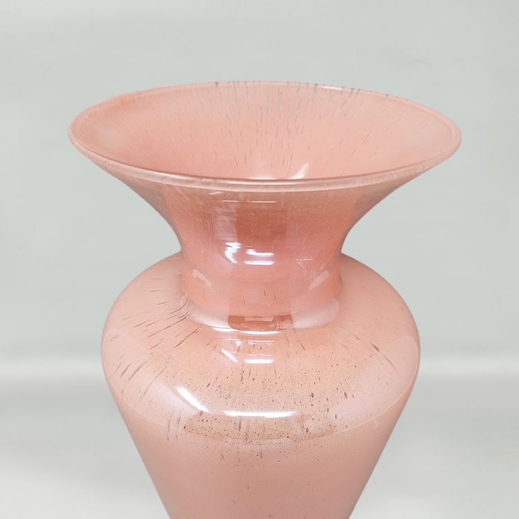 Vaso rosa antico soffiato a Murano degli anni ’70, opera del Maestro del Vetro