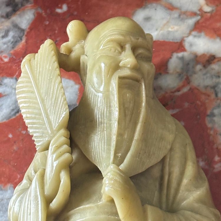 Antique Chinese soapstone sculpture depicting Shou Lao, 26x12 cm