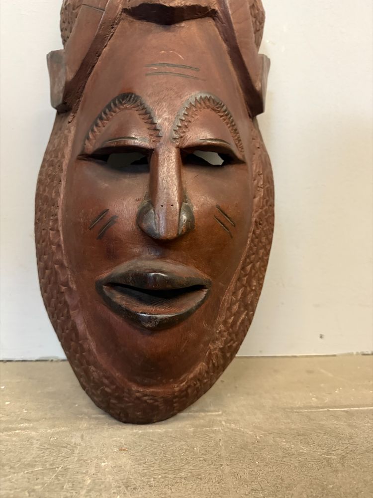 Masque tribal africain vintage en bois dur sculpté à la main, 60 x 35 cm