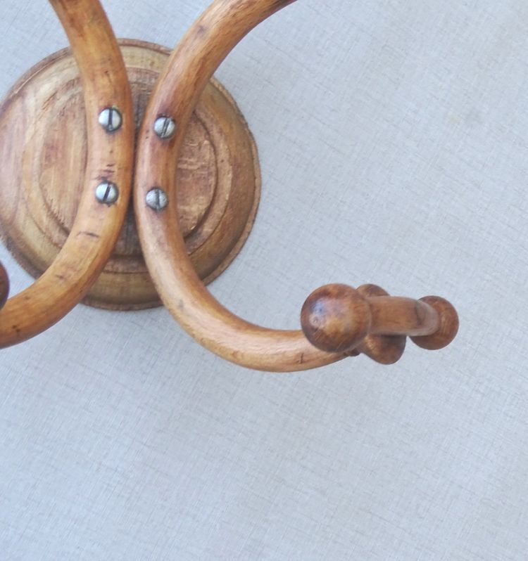 Appendiabiti e cappelli in stile bistrot  Thonet  in legno curvato del 1900, finitura faggio naturale - 2 ganci -