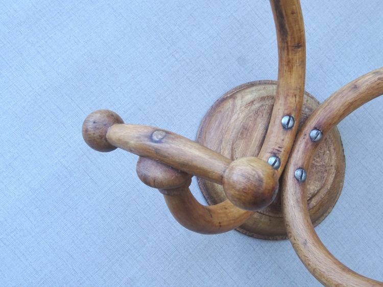 Appendiabiti e cappelli in stile bistrot  Thonet  in legno curvato del 1900, finitura faggio naturale - 2 ganci -