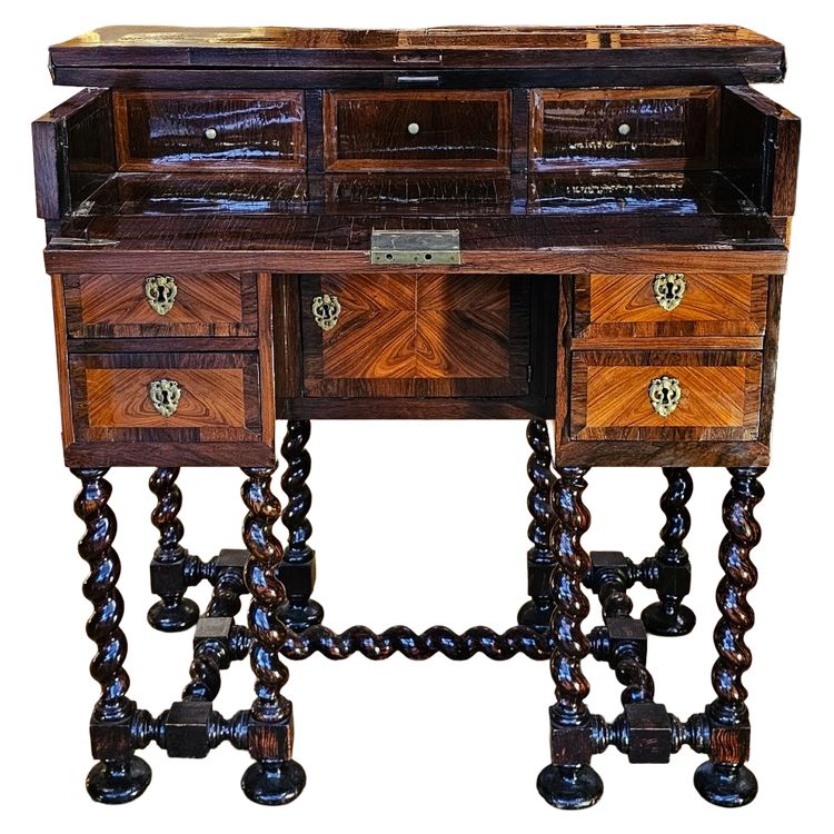Bureau Mazarin d’alcôve à dessus brisé, époque Louis XIV