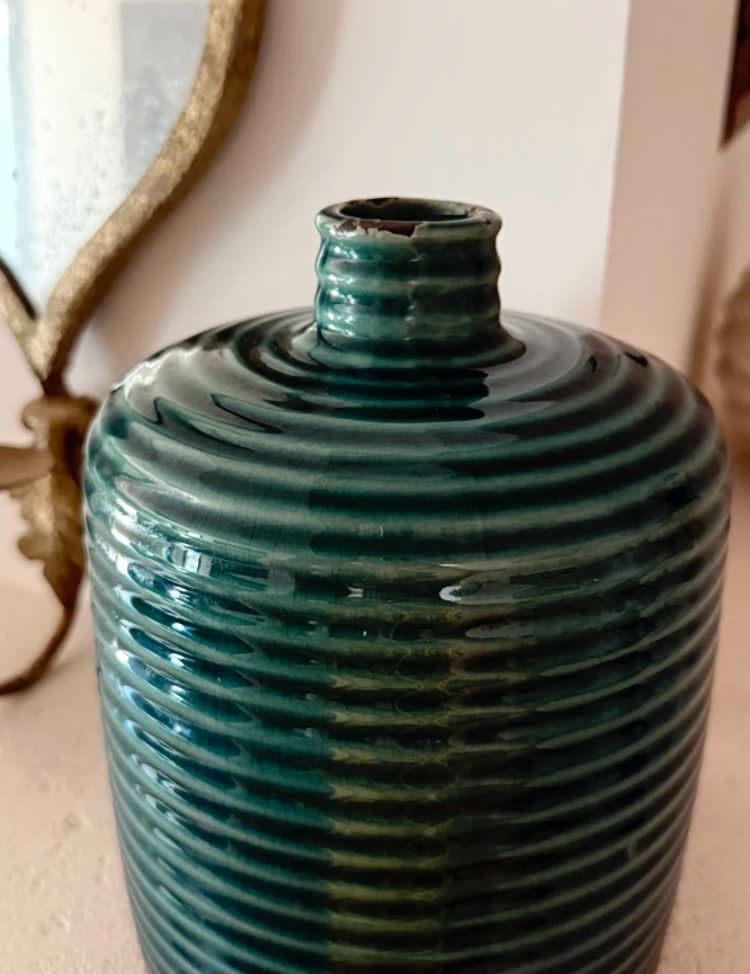 Vase bouteille en céramique émaillée bleu canard à côtes – Style Mid-Century