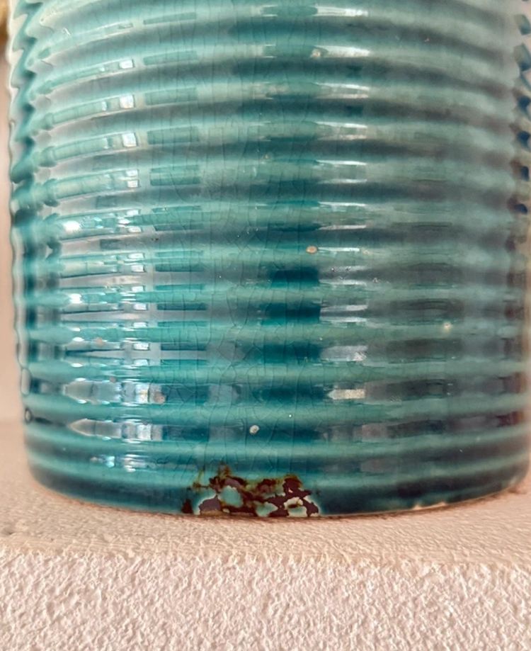 Vase bouteille en céramique émaillée bleu canard à côtes – Style Mid-Century