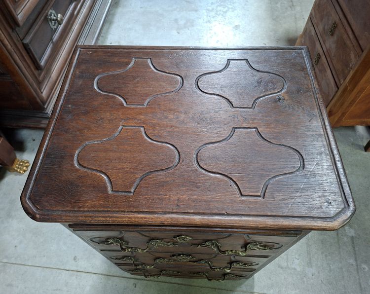 Commode de Dame époque Louis XIV à trois tiroirs en chêne