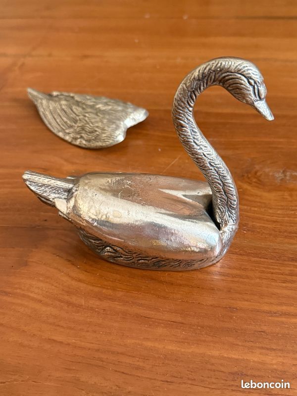 Stackable swan-shaped ashtray – Silver-colored metal, 20th century