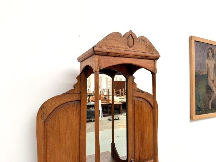 Vitrine im Stil der Volkskunst, um 1900