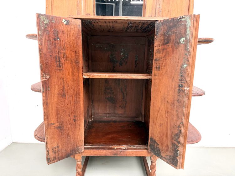 Vitrine im Stil der Volkskunst, um 1900