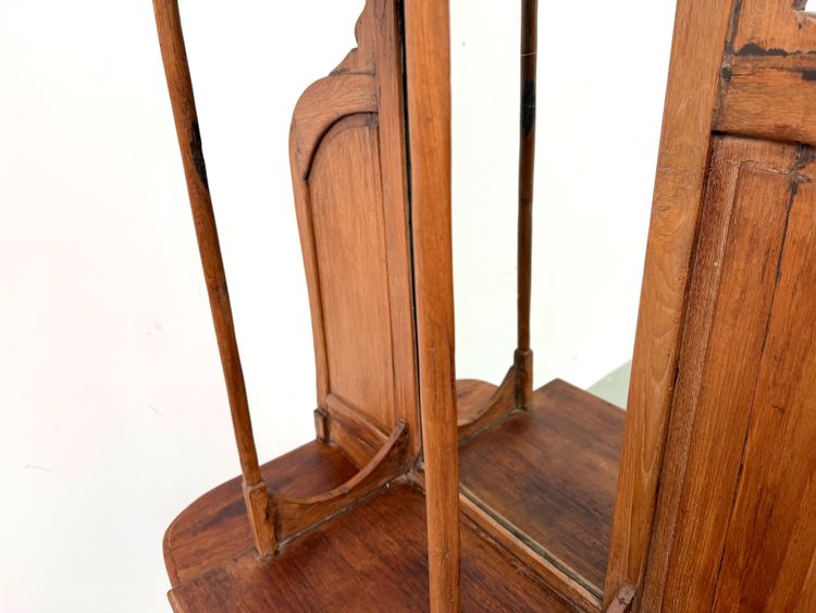 Vitrine im Stil der Volkskunst, um 1900