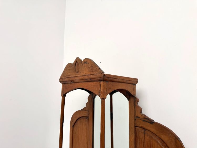 Vitrine im Stil der Volkskunst, um 1900