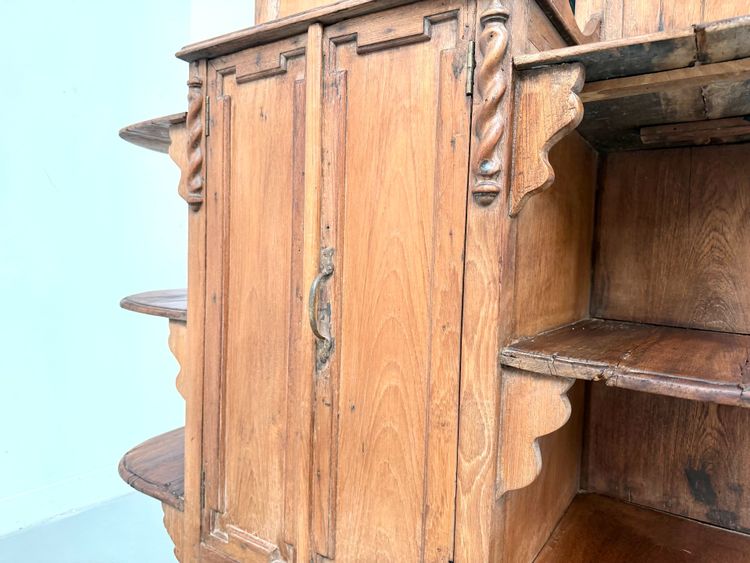 Vitrine im Stil der Volkskunst, um 1900
