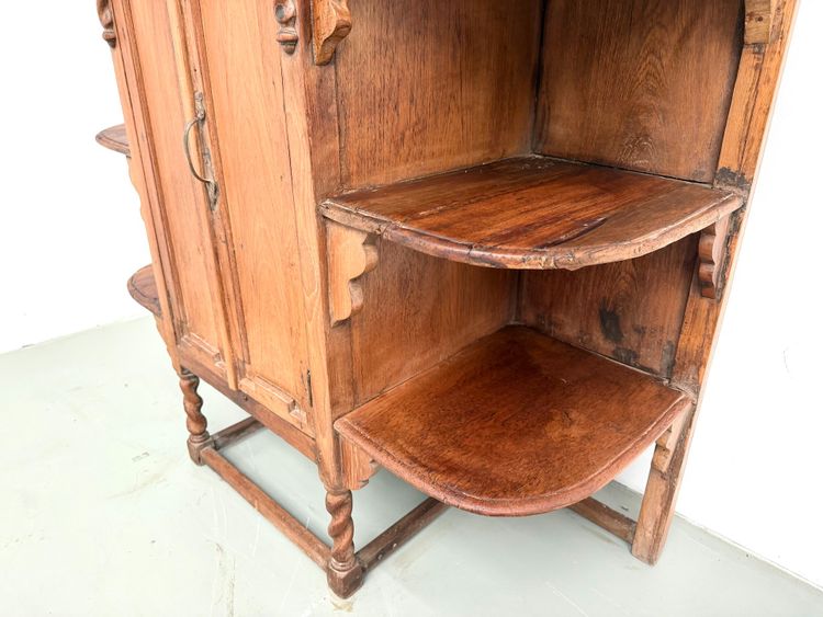 Vitrine im Stil der Volkskunst, um 1900