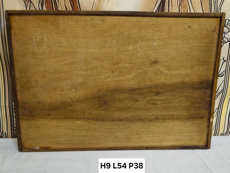 Großes, gebeiztes Holztablett mit Distelverzierung