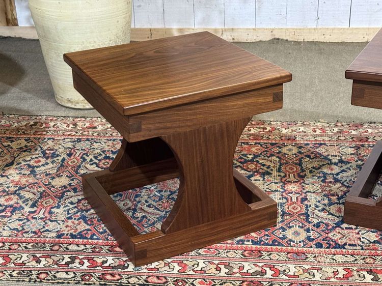 Coppia di comodini, tavolini degli anni ’80 in teak