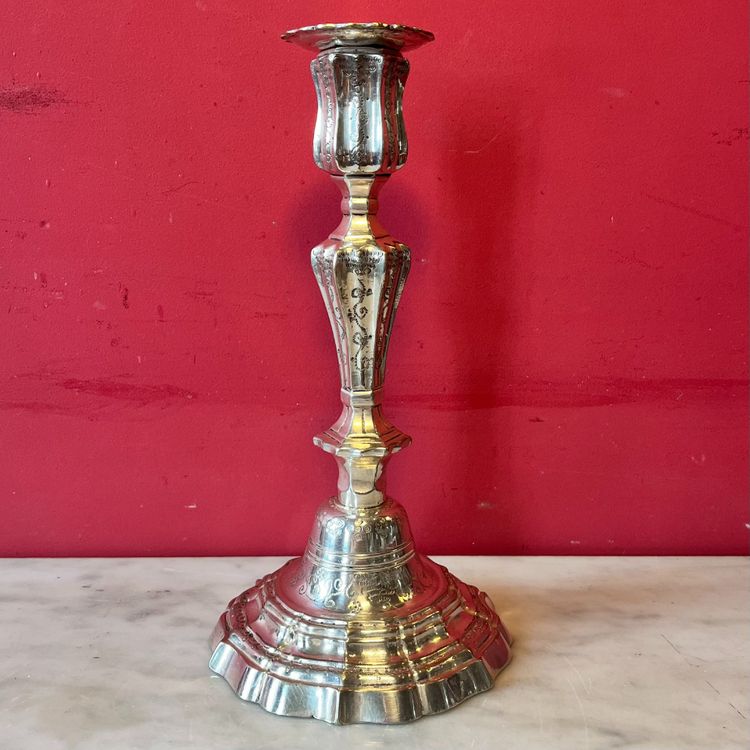 Paire de bougeoirs guillochés, époque Louis XV