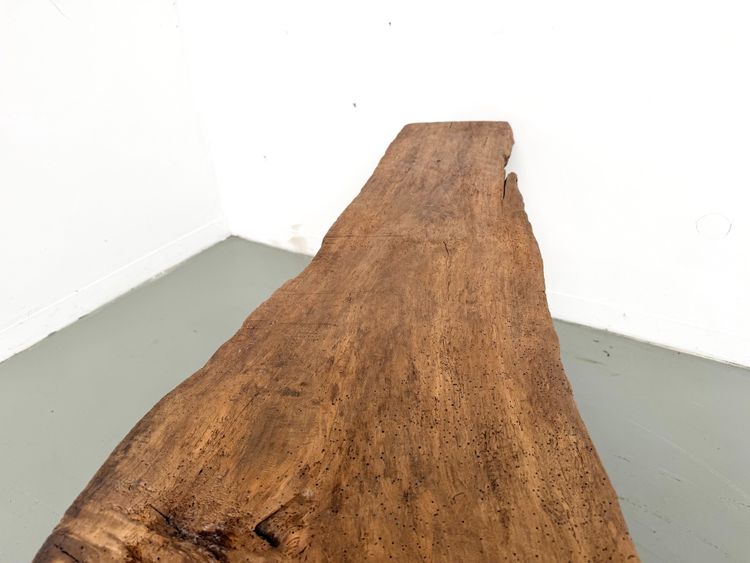Organischer Couchtisch aus massivem Pappelholz