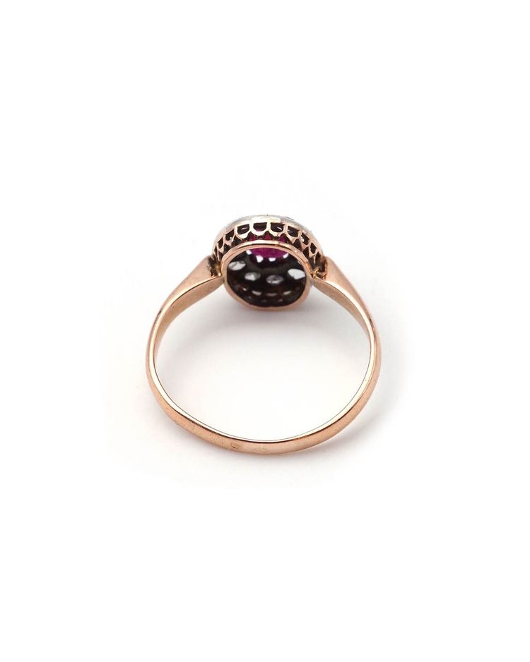 French antique daisy ring with natural ruby and rose-cut diamonds in 18k gold and silver, late 19th 