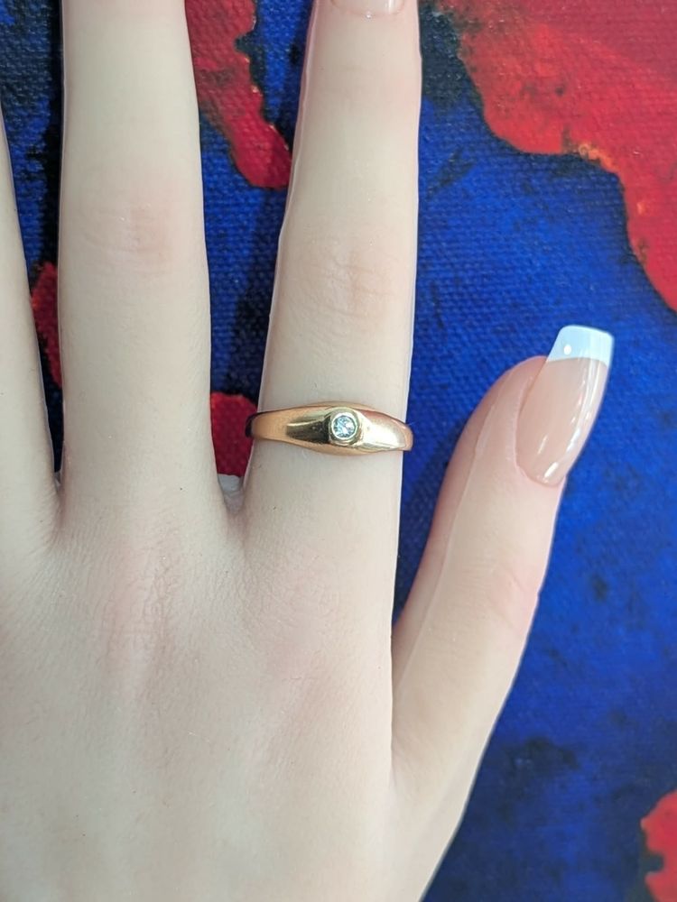 Vintage Art Deco solitaire band ring in 18k/750 gold set with a diamond of approximately 0.05ct