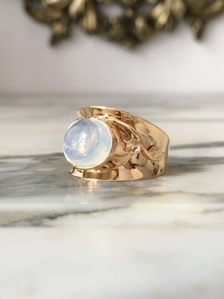 18K yellow gold moonstone ring