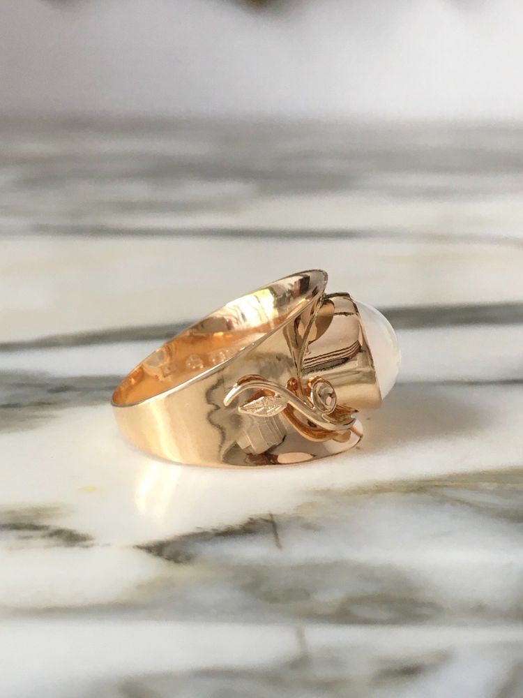18K yellow gold moonstone ring