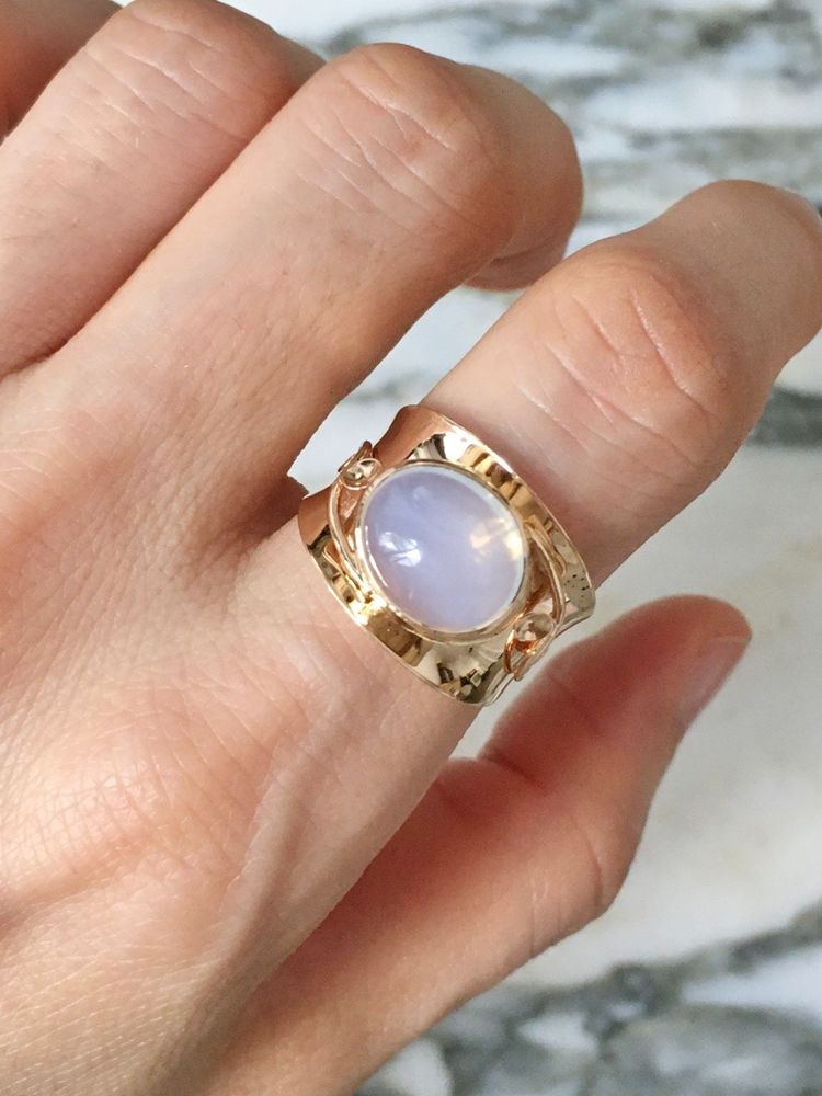 18K yellow gold moonstone ring