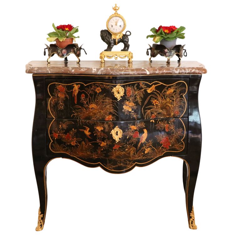 Commode sauteuse d’époque Louis XV, estampillée Delorme, laquée à la manière du japon