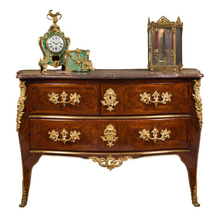 Commode sauteuse Louis XV estampillée FG pour François Garnier
