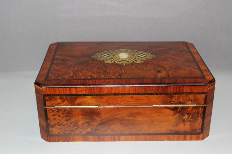 Intarsienbox aus Thuja- und Palisanderholz im Stil Napoleons III., Ende des 19. Jahrhunderts