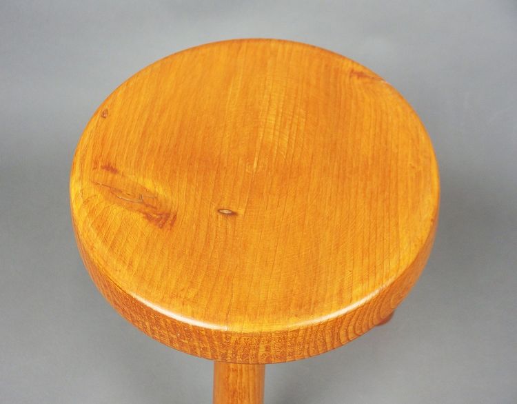 Sgabello "Mass" di Charlotte Perriand
