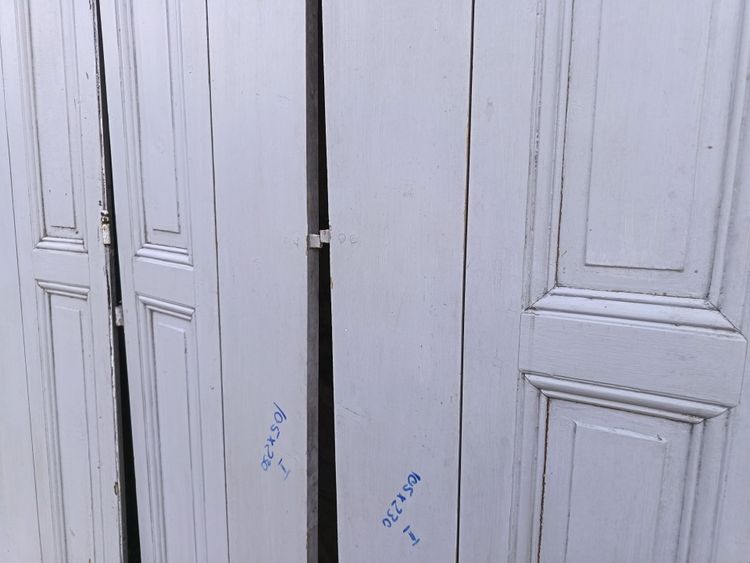 3 coppie di persiane interne antiche del XIX secolo, unite tra loro con dei perni, per un totale di 6 pannelli.