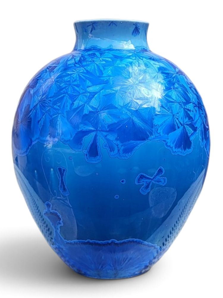 Vaso in porcellana smaltata con cristallizzazioni blu, firmato Patrice Lusardi