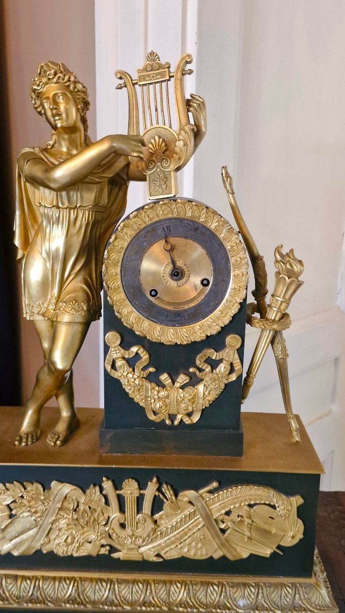 Ständeruhr aus der Empire-Zeit aus Bronze