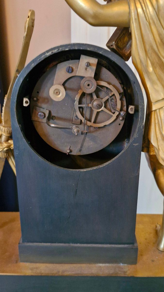 Ständeruhr aus der Empire-Zeit aus Bronze