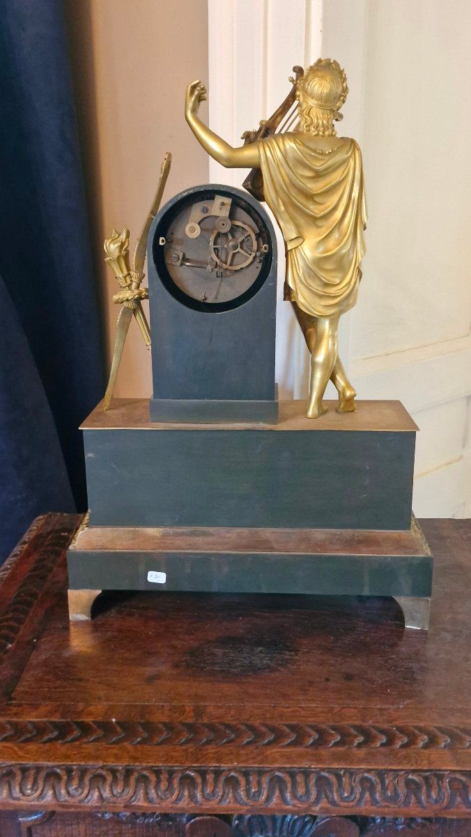 Ständeruhr aus der Empire-Zeit aus Bronze