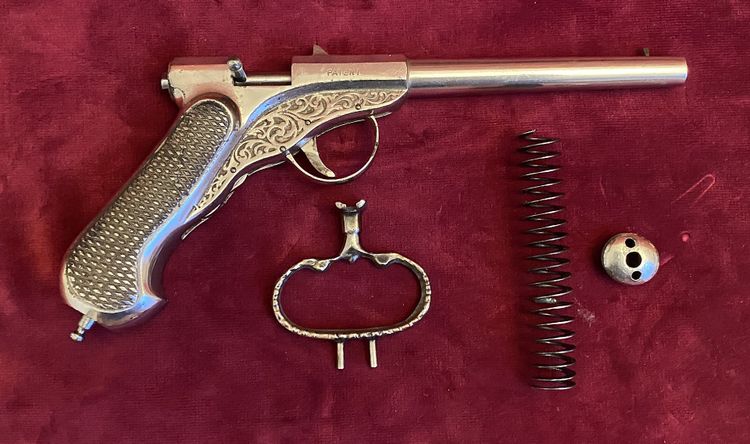 Boite nécessaire d'un pistolet à air comprimé