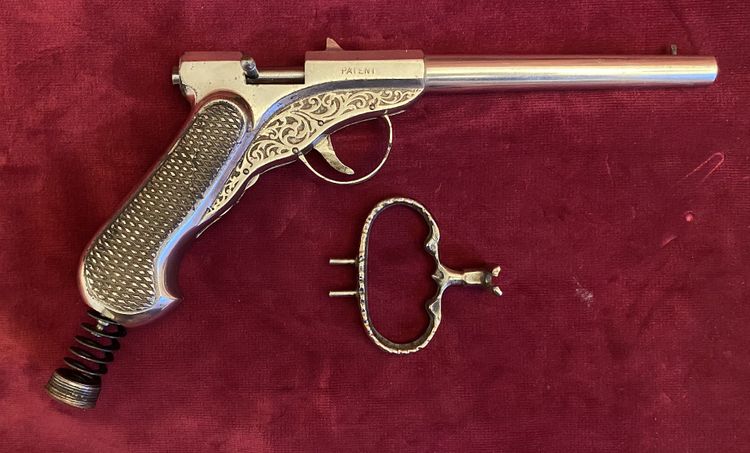 Boite nécessaire d'un pistolet à air comprimé