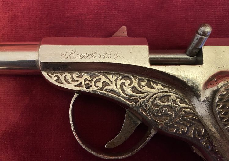 Boite nécessaire d'un pistolet à air comprimé