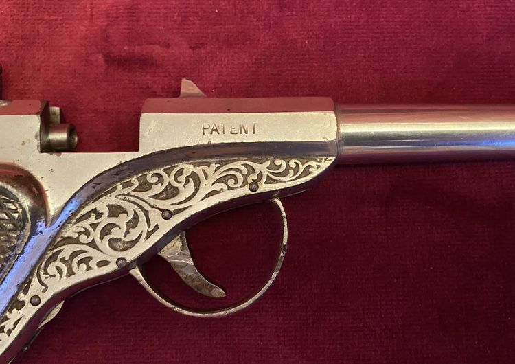 Boite nécessaire d'un pistolet à air comprimé