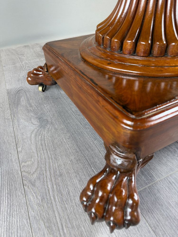 Table ovale de style Empire à pied central, XIXe siècle