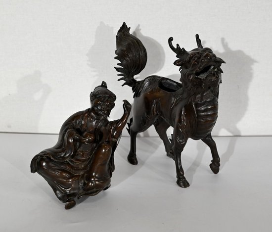 Personaggio cinese in bronzo e cane Fao, stile asiatico - inizio XX secolo