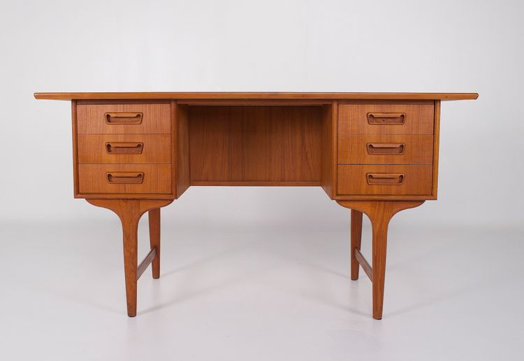 Scrivania danese in teak, anni '60.