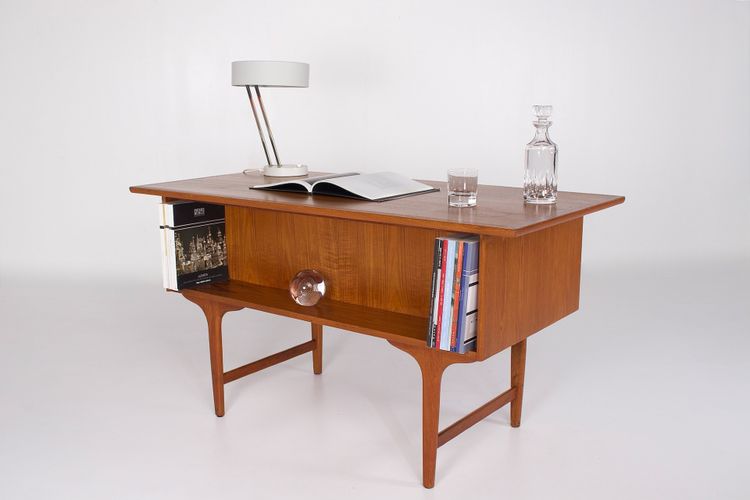 Scrivania danese in teak, anni '60.