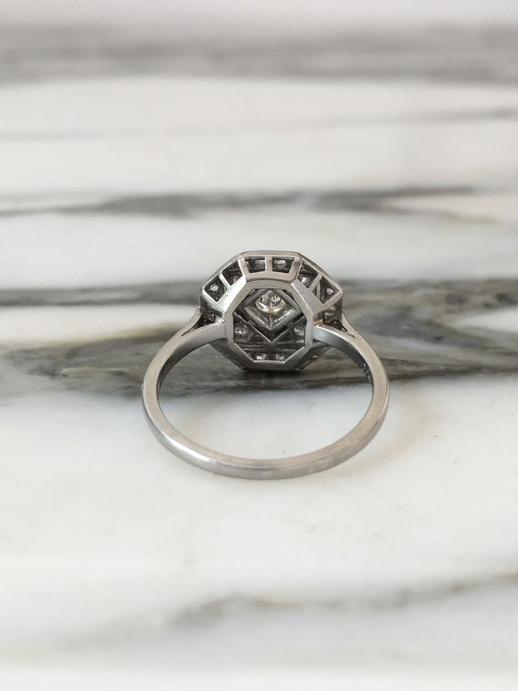 Bague Art Déco en platine et diamants