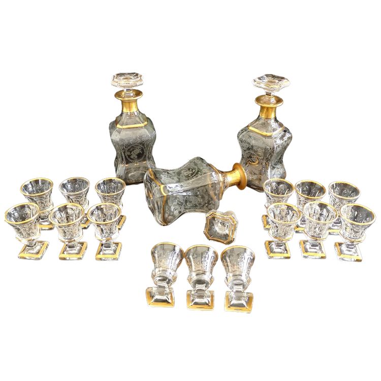 Baccarat Napoleon III Likörservice mit 3 Dekantern und 15 Gläsern aus Kristallglas, vergoldet mit Feingold